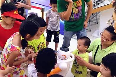 全城警戒 机器人来袭 端午儿童双节，银川机器人总动员等你来，美团支付便捷体验