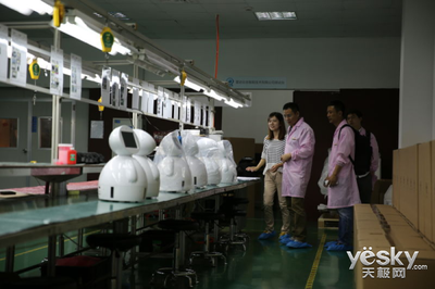 雷大白智能管家机器人10月25日登陆京东众筹，语音外呼功能引领生活新变革